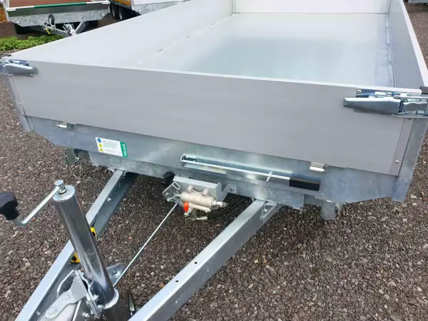 3 seiten kipper anhänger 3500 kg – maximale flexibilität 3 seiten kipper anhänger 3500 kg – maximale flexibilität