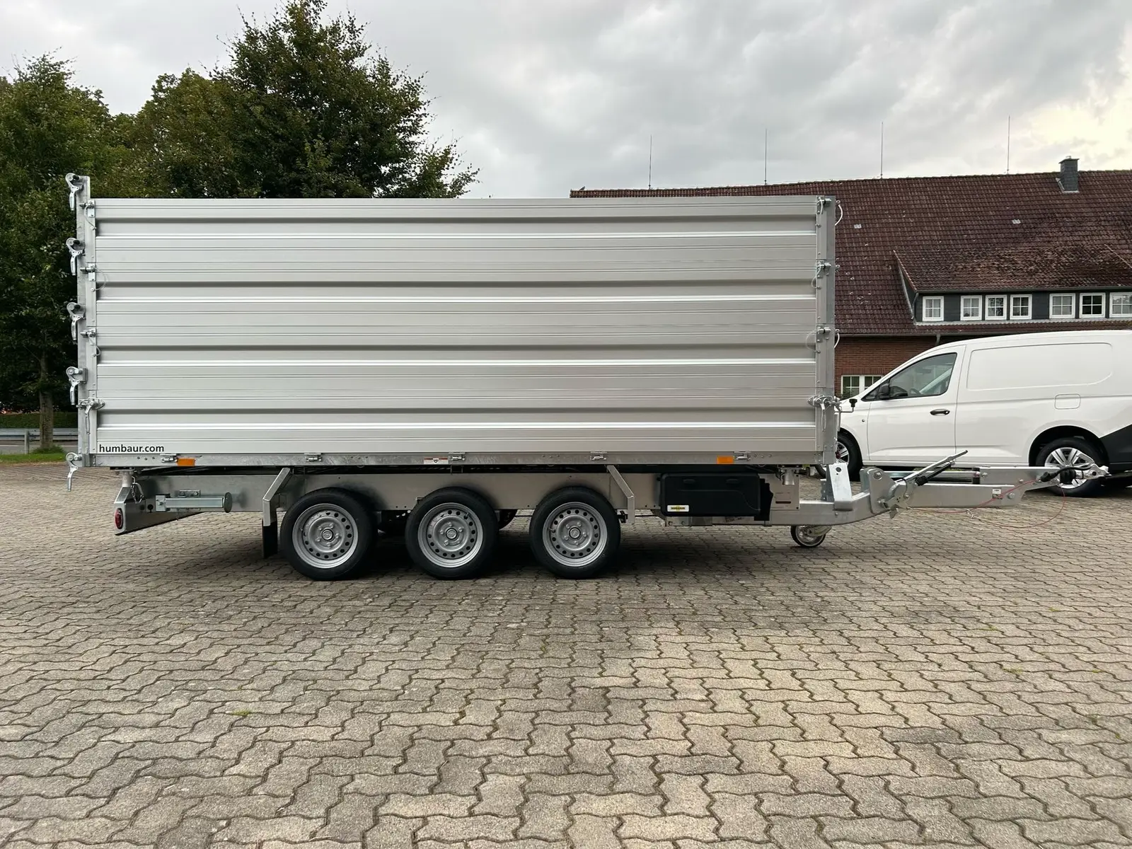 humbaur htk 3500.41 tridem dreiseitenkipper anhänger 3500 kg (410x210 cm) humbaur htk 3500.41 tridem dreiseitenkipper anhänger 3500 kg (410x210 cm)