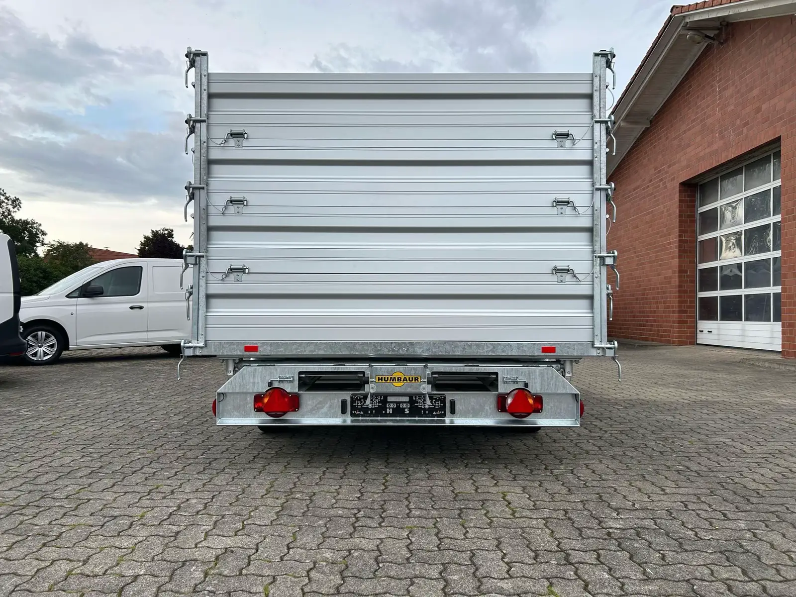 humbaur htk 3500.41 tridem dreiseitenkipper anhänger 3500 kg (410x210 cm) humbaur htk 3500.41 tridem dreiseitenkipper anhänger 3500 kg (410x210 cm)