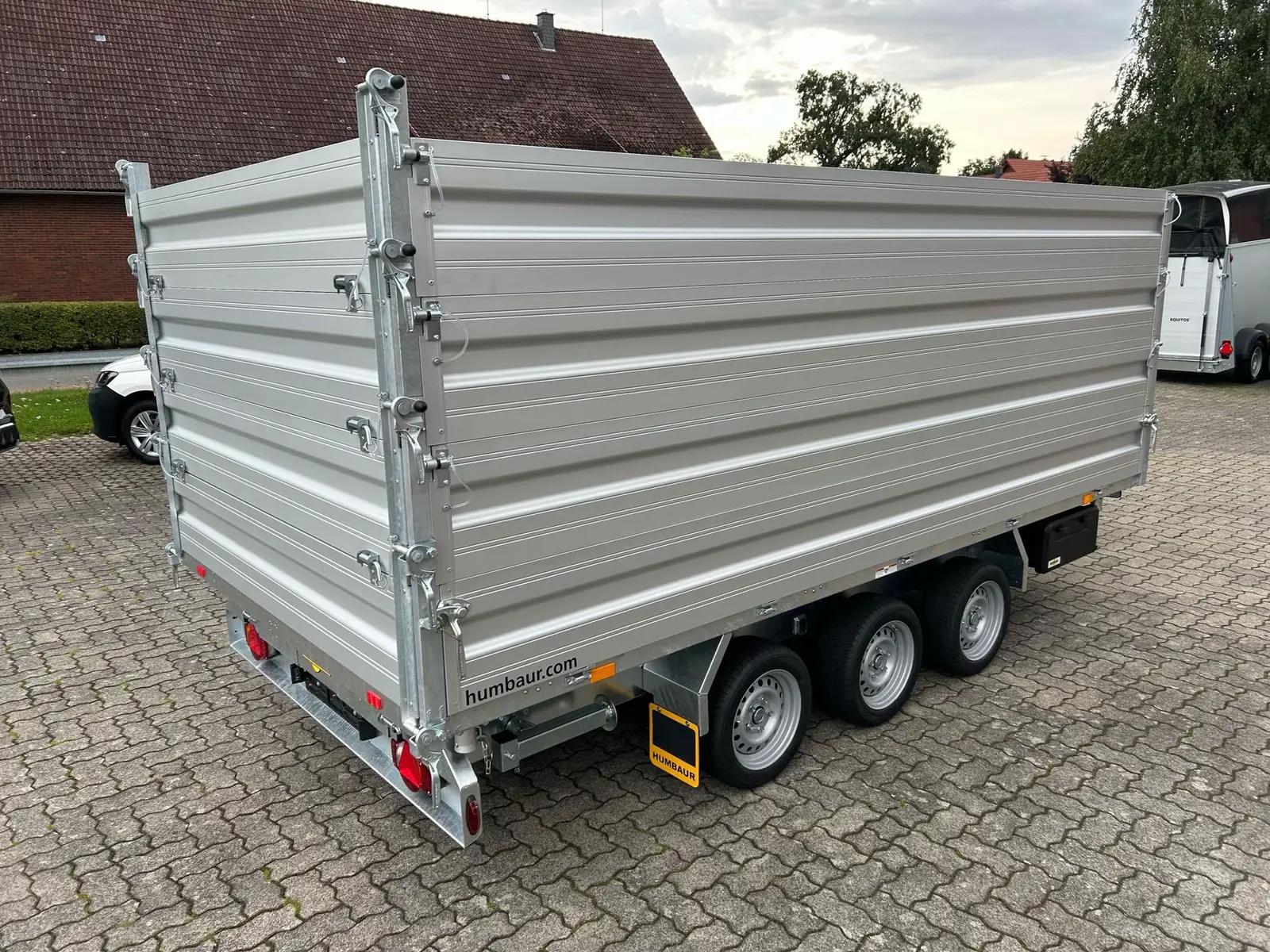 humbaur htk 3500.41 tridem dreiseitenkipper anhänger 3500 kg (410x210 cm) humbaur htk 3500.41 tridem dreiseitenkipper anhänger 3500 kg (410x210 cm)