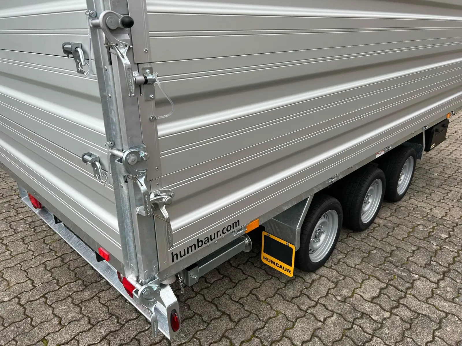 humbaur htk 3500.41 tridem dreiseitenkipper anhänger 3500 kg (410x210 cm) humbaur htk 3500.41 tridem dreiseitenkipper anhänger 3500 kg (410x210 cm)