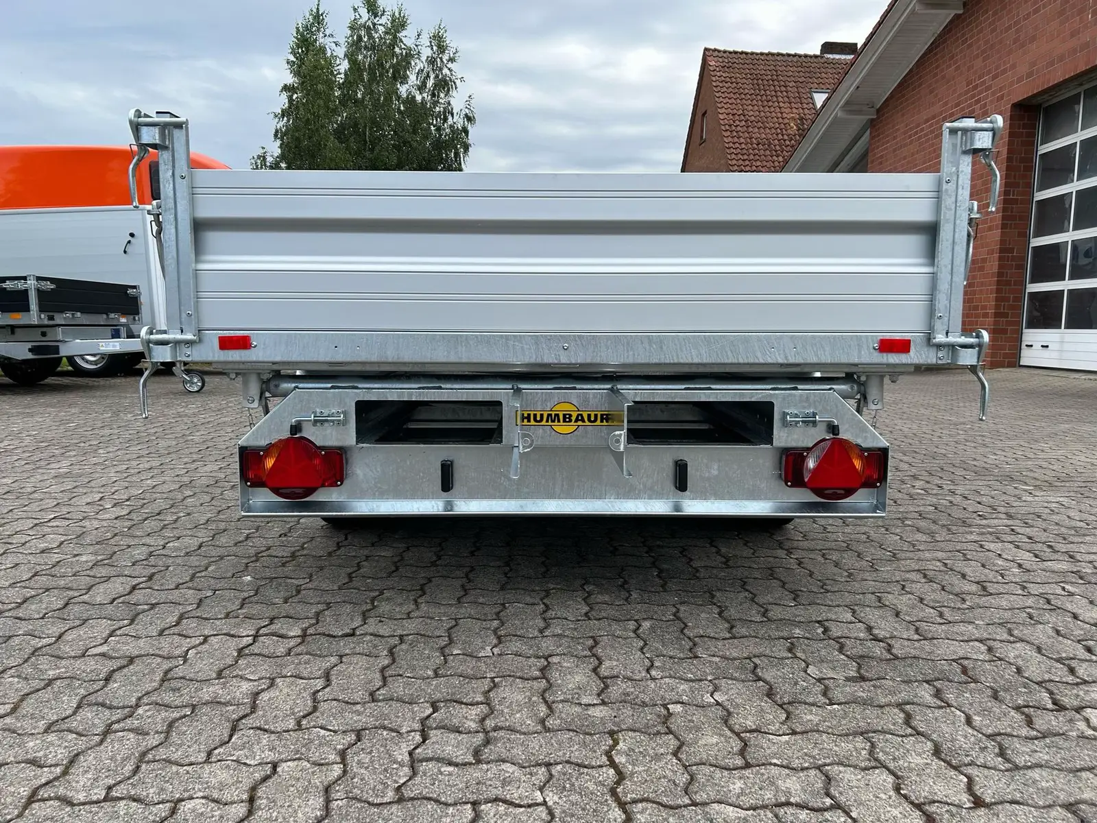 humbaur htk 3000.31 dreiseitenkipper anhänger 3000 kg (314x175 cm) humbaur htk 3000.31 dreiseitenkipper anhänger 3000 kg (314x175 cm)